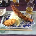 えびの仙太 - 今日は地元で大正エビフライ盛りを食してます。
            頭から尻尾まで食べれる！