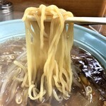 番丁ラーメン - 麺は中太麺