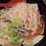 焼きあご塩らー麺 たかはし - 麺