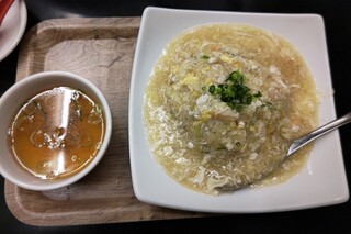 龍苑 - カニあんかけチャーハン、スープ付き