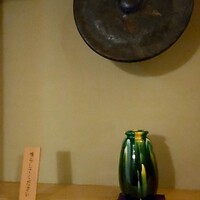 我逢人 - 入ってすぐにある呼び出し用銅鑼