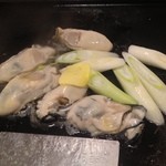 もんじゃ焼き CHICO - 牡蠣の鉄板焼き