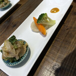 Umi Kamakura - 白菜の胡麻和え、大根などの野菜と味噌ディップ