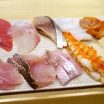 Sushi To Nihonryouri Shinjuku Yonegami - 握り寿司のネタ見せ