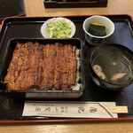 小室屋 - うな重特と肝吸い、付け合わせの小鉢と漬物も嬉しい