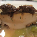 横浜うかい亭 - 鮑の岩塩蒸し断面アップ