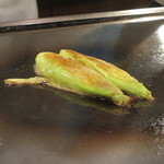 横浜うかい亭 - ヤングコーンの調理中