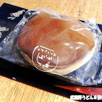 うさぎや 中央通り店 - 包装紙にうさぎのマークが