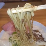 鶏そば なる川 - ピリ辛味噌鶏そば 麺