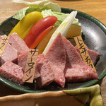 やまさきの焼肉 - ザブトン、サーロイン、トモサンカク