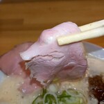鶏そば なる川 - ピリ辛味噌鶏そば 叉焼