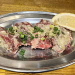 炭火焼肉 のぶ - ガーリックハラミ（塩）