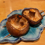 笑山 - 椎茸の串焼き