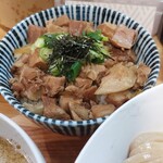 桐麺 本店 - ゴロゴロチャーシューが嬉しい豚丼