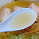 食堂 はせ川 - 丸鶏の旨味が凝縮した黄金スープ