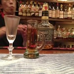 ショットの場合は、ピッチャーとグラスにてサーブされるのね。