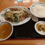 Hidakaya - ニラレバ炒め定食（710円）