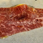 馳走 啐啄一十  - ⑭榊山牛の内腿(広島県熊野産)生ハム【7ヶ月】、カリフラワー添え
      内腿の生ハムはサシが多く、榊山牛の融点は16.8℃なので滑らかな脂の口溶けが楽しめます