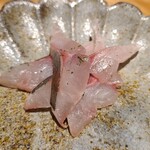 馳走 啐啄一十  - ⑫真鯵(静岡県駿河湾産、根付き、サスエ前田魚店)
      産卵期は春～夏、旬は秋～冬
      桜蝦を食べているので滋味深く、冬の個体なので脂の旨みもたっぷり
      瀬戸内海産とはまた異なった味わいですね