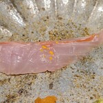 馳走 啐啄一十  - ⑨炭火炙り金目鯛(静岡県駿河湾産、サスエ前田魚店、2日寝かせ)
      産卵期は夏、旬は秋～晩冬
      旬の金目鯛は脂のりが素晴らしく、加熱により脂が活性化し旨みの奔流となって押し寄せます