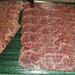 馳走 啐啄一十  - ⑭榊山牛の内腿(広島県熊野産)生ハム【7ヶ月】
      ❶32ヶ月以上の長期肥育(生体熟成)
      ❷自牧場での餌の配合
      ❸ストレスのない牛舎の整備
      生体熟成すると脂の融点が16.8℃まで下がり口溶けが凄い