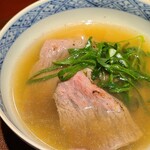 馳走 啐啄一十  - ⑯榊山牛、真昆布&4種(いりこ、鰹節、鯖節、あご節)の節の出汁しゃぶ【広島市安佐南区の湧水、硬度8.5の超々軟水】
      榊山牛は肉の味が強いので出汁しゃぶが好み
      真昆布出汁と4種類の節で立体的な旨みを構築