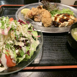 うまいもんや　つくし - チーズメンチカツ&鶏唐揚げ定食　ご飯の代わりにサラダ