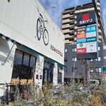 LIKO CAFE - 国道側からの外観