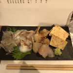 麹町いづみや しろ - [おつまみ] 白魚ポン酢、なまこ酢、ぼら昆布〆、貝ひも醤油漬け、クリームチーズのとても美味しいつまみ。