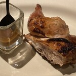 SMOKE DOOR - 48時間調理したチキンの薪焼き