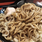 ラーメン二郎 - めちゃめちゃウマい麺！スープを吸ってあっという間にこの色に。