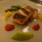 ラ・レゾナンス - スズキの香草ソース、トマトソース添え