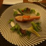 ラ・レゾナンス - タスマニアサーモンの炙り、ホタテ柱、マス子のせ