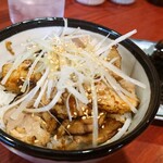 Ramen Dokoro Jun - ランチタイムサービスちゃーしゅー丼(200円)。