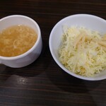 やっぱりステーキ - スープとサラダ