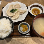 Sapporo Gyouza Seizoujo - 水餃子定食　ごはん大盛990円