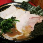 豚骨醤油ラーメン 王道家 - チャーシューメン(3枚)(950円)、麺カタメ    