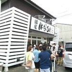 麺屋はなび - 店構えと行列