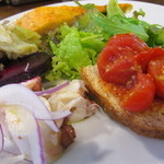 オステリア チロ - 前菜盛合せ・トマトのブルスケッタ
      ・ビーツ
      ・真ダコのマリネ
      ・フリッタータ
      ・砂肝とキャベツのマリネ