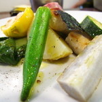 オステリア チロ - 千葉県的鯛とフレッシュローリエの香草焼き　夏のお野菜添え