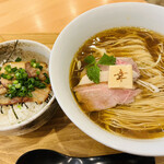 麺家 幸先坂 - はまぐりだしの醤油らぁめん
炙りチャーシュー丼