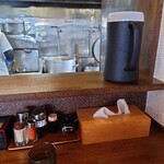 拉麺 えぼし - 給水ポット と BOXティッシュがあると落ちつきます✨