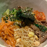 サムギョプサルと韓国料理 TUTUMU38 - たっぷり野菜のビビンバ９７９円