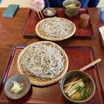 武本庵 - 鴨汁といなか蕎麦手前は大盛りです