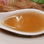 金龍 - 澄んだ赤いスープ　完璧