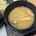 松屋 - ワカメと油揚げのお味噌汁…