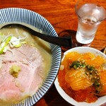 Yaki Miso Ramen Yadoya - 味玉味噌 1000円、スポット限定飯 600円、この日は「サーモンと自家製いくら旨味ネギ」になります