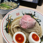 水原製麺 - チャーシューが丸くまとまっています。