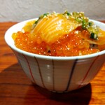 Yaki Miso Ramen Yadoya - スポット限定飯 600円、この日は「サーモンと自家製いくら旨味ネギ」になります