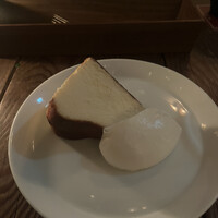 マディソン ニューヨーク キッチン - バスクチーズケーキ